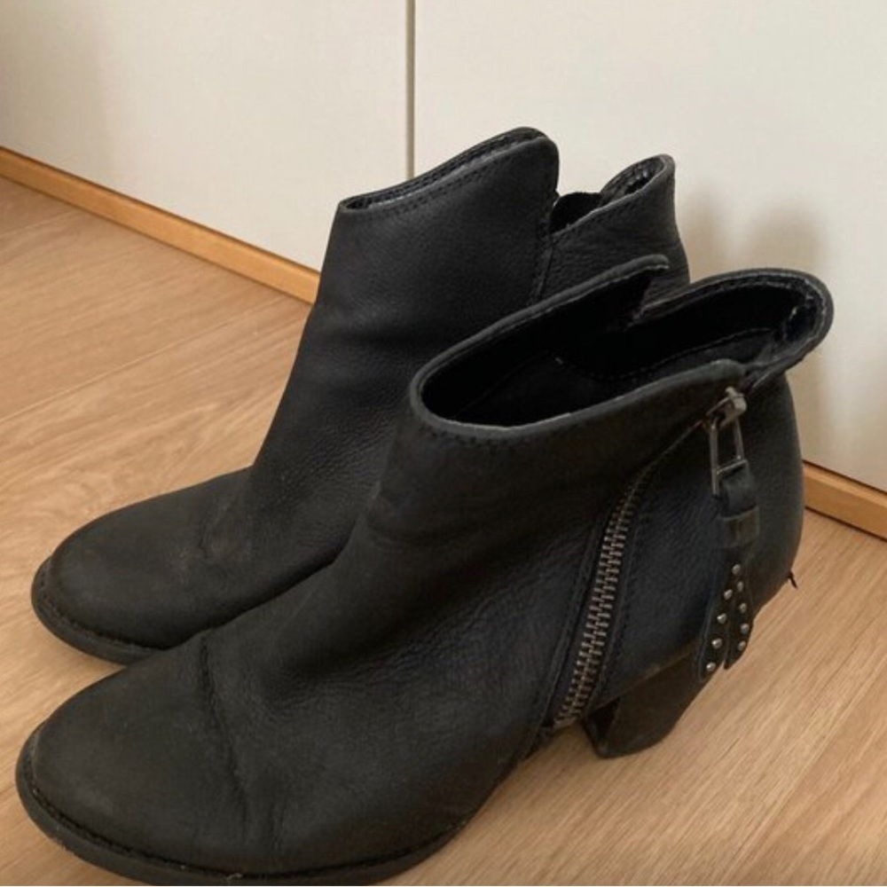 Steve Madden Black Leather Booties